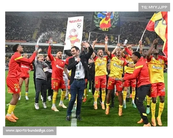 法甲球场入场率回升，球迷回归提振氛围