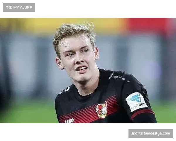 评论：里昂终结四轮不胜，新任体育总监现场观战引发热议